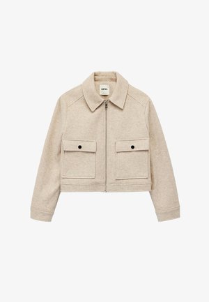 Beige cropped jakke lavet af struktureret stof med krave, frontlynlås og to klaplommer med sorte knapper.