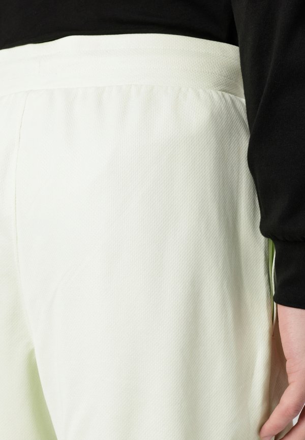 UNISEX - Sports shorts - lime4