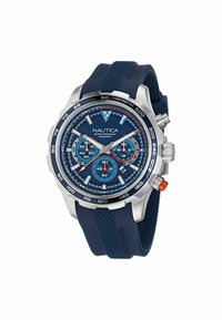 Reloj Nautica con caja de acero inoxidable, correa de silicona azul, esfera marina, acentos plateados y tres subesferas con detalle en naranja.