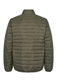 Jachetă puf olive cu model matlasat orizontal, guler înalt și manșete elastice, având o textură netedă și lucioasă.