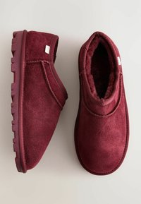 SHOOT - Papuče - berry red