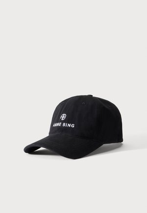 Casquette de baseball noire avec visière incurvée, texte brodé blanc "ANINE BING" et logo circulaire sur le devant.