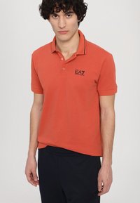 EA7 Emporio Armani TRAIN CORE - Polo shirt - ginger spice