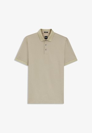 Beige Polohemd mit kurzen Ärmeln, strukturiertem Muster, einfarbigem Kragen, Knopfleiste mit zwei Knöpfen und "BOSS" Markenlabel innen am Kragen.