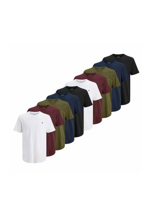 Magliette a maniche corte con scollo rotondo impilate in bianco, granata, verde oliva, blu navy e nero, disposte in design alternati a tinta unita e bicolore.