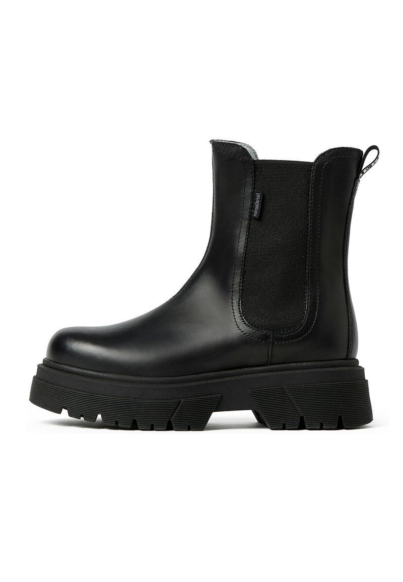 Zwarte leren enkelboots met elastische zijpanelen, een stevige rubberen zool, ronde neus en een lus aan de achterkant voor gemakkelijk aan- en uittrekken.