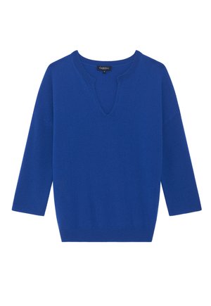 Suéter de punto azul con cuello en V, mangas tres cuartos y ribete acanalado. Presenta una textura suave y un corte relajado. Etiqueta de la marca visible en el escote.