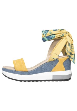 Platform sandals - yellow