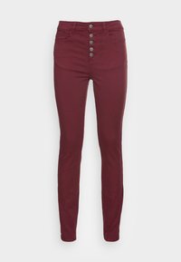 Jean skinny bordeaux en tissu mélangé coton, avec une taille haute, fermeture à cinq boutons et design classique de poches.