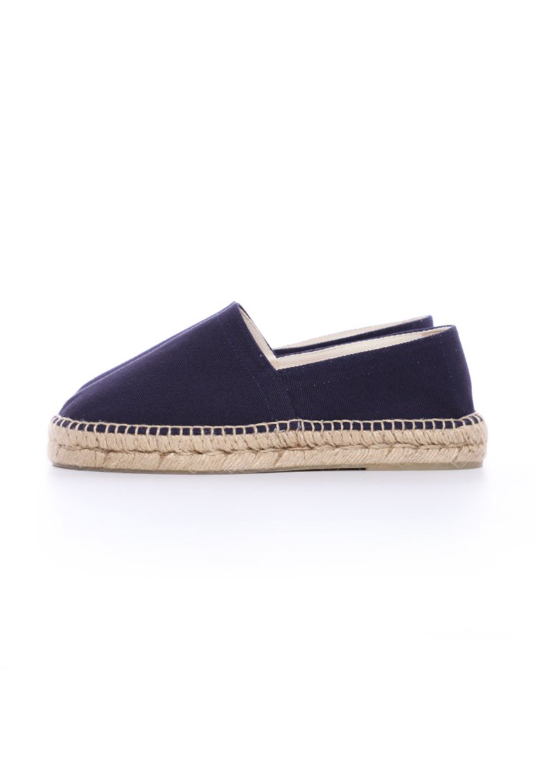 Espadrillas in tela navy con suola in corda di juta, dotate di punta arrotondata e design minimalista. Nessun motivo o dettaglio visibile.