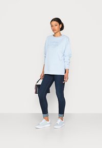 Tommy Hilfiger RELAXED - Camisola - breezy blue