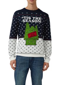 Granatowo-biały dzianinowy sweter z motywem świątecznym; zawiera zielone pudełko na prezent oraz czerwony napis "NIE OTWIERAĆ PRZED ŚWIĘTAMI".