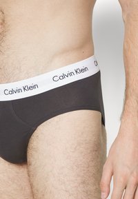 Calvin Klein Underwear HIP BRIEF 3 PACK COTTON STRETCH - Slip - dark grey/white/blue