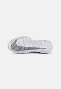 Nike Performance COURT AIR ZOOM VAPOR PRO - Sapatilhas de ténis para vários pisos - white/metallic silver