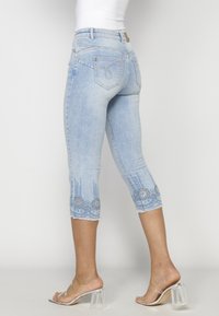 Koroshi PIRATE - Shorts vaqueros - azul cl   light blue