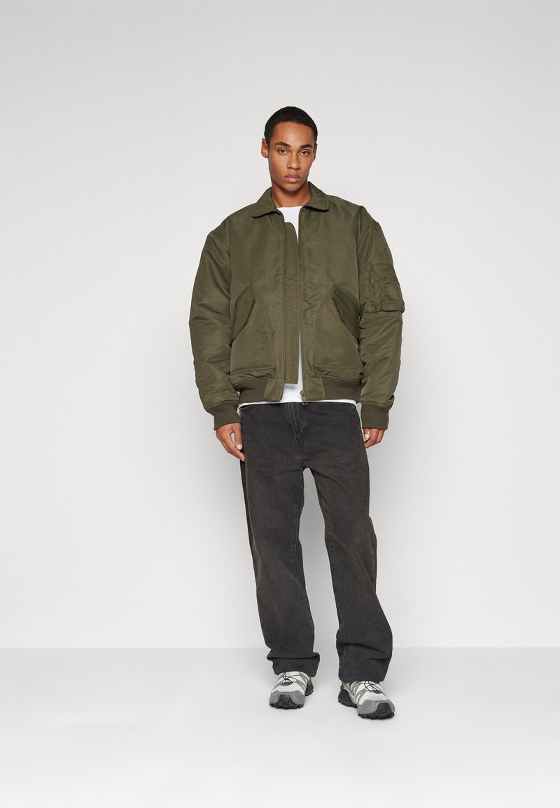Carhartt WIP OLTEN - Bomber Jacket - plant / smoke green/olive 