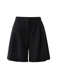 Zwarte op maat gemaakte shorts met een geplooide voorkant, gemaakt van een gladde stof. Heeft een breed pijpenontwerp en omgeslagen zomen voor een nette afwerking.