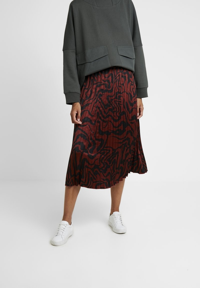 b.young Jupe trapèze - metallic red