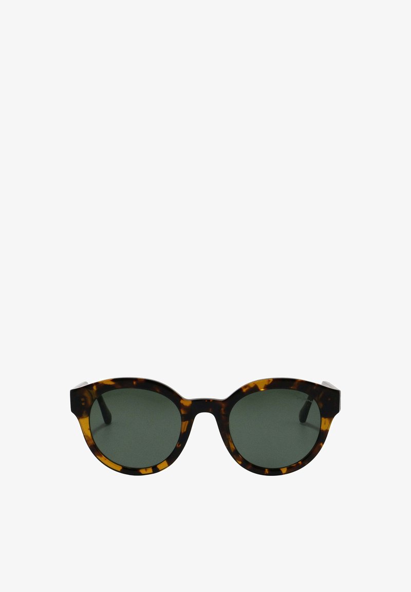 Lunettes de soleil rondes en écaille avec des verres vert foncé et une monture légèrement épaisse.