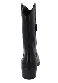 Czarne skórzane botki do połowy łydki o zwężanym fasonie, z bocznym zamkiem błyskawicznym i niskim obcasem w kształcie bloku. Gładka tekstura z minimalną ilością szwów.