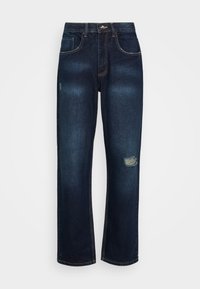 Jeans de mezclilla de color azul oscuro con un diseño de pierna recta, que cuentan con un bolsillo parche en la parte delantera y un desgarrón en la rodilla izquierda.