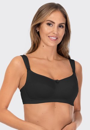 Czarny biustonosz wykonany z gładkiej tkaniny, z szerokimi regulowanymi ramiączkami i kokardką na środku; zaprojektowany z fiszbinami i bezszwowym wykończeniem.