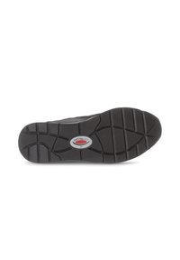 Sole di una scarpa nera con un motivo testurizzato, caratterizzata da un logo ovale prominente al centro e una combinazione di superfici lisce e a presa.