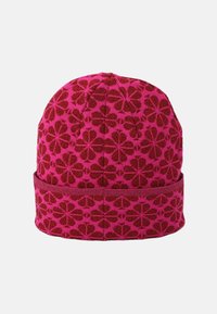 Brede gebreide muts in felroze met een textuurpatroon van donkerrode bloemen, voorzien van een omgeslagen rand voor extra warmte en stijl.
