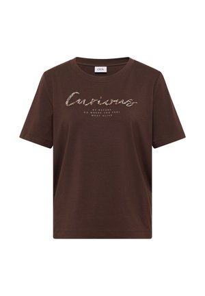 Ciemnobrązowy krótki T-shirt z kwiatowym napisem "Curious" i mniejszym tekstem poniżej: "Following nature, udaj się tam, gdzie czujesz się najbardziej żywy."