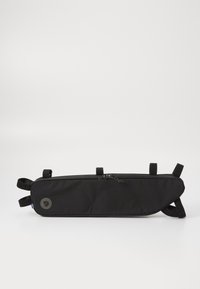 Bolsa de cuadro de bicicleta de tela negra con un diseño delgado, cierre con cremallera y múltiples correas de sujeción. Presenta un logotipo circular en un lado.