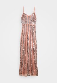 Maxiklänning i mjuk persikofärgad tyg med tunna band, prydd med vertikala rader av reflekterande paljetter för textur och glans.