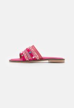 Sandales Plates Manolo Blahnik DAMARANI En Daim Fuxia Avec Nœud Rose - Taille 40,5 - Neuf Avec Emballage