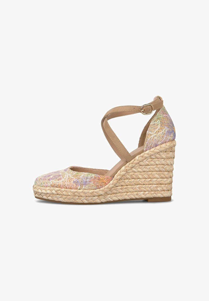 Espadrille compensée avec plateforme en jute tressé, partie avant en tissu floral, et bride de cheville beige avec fermeture à boucle.