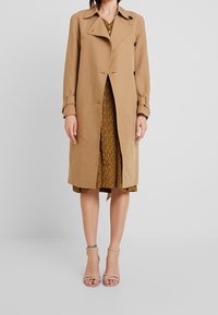 AllSaints Prochowiec