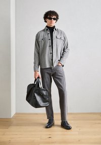 bugatti Alkalmi fűzős cipők - dark blue