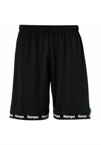 Schwarze Sportshorts aus weichem Stoff, mit elastischem Bund und weißem "Kempa"-Logo am Saum. Schlichtes, knielanges Design.