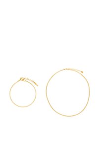 Set di gioielli in tonalità oro composto da un bracciale a catena a serpente e una collana coordinata, entrambi con chiusura a moschettone e lunghezze regolabili.