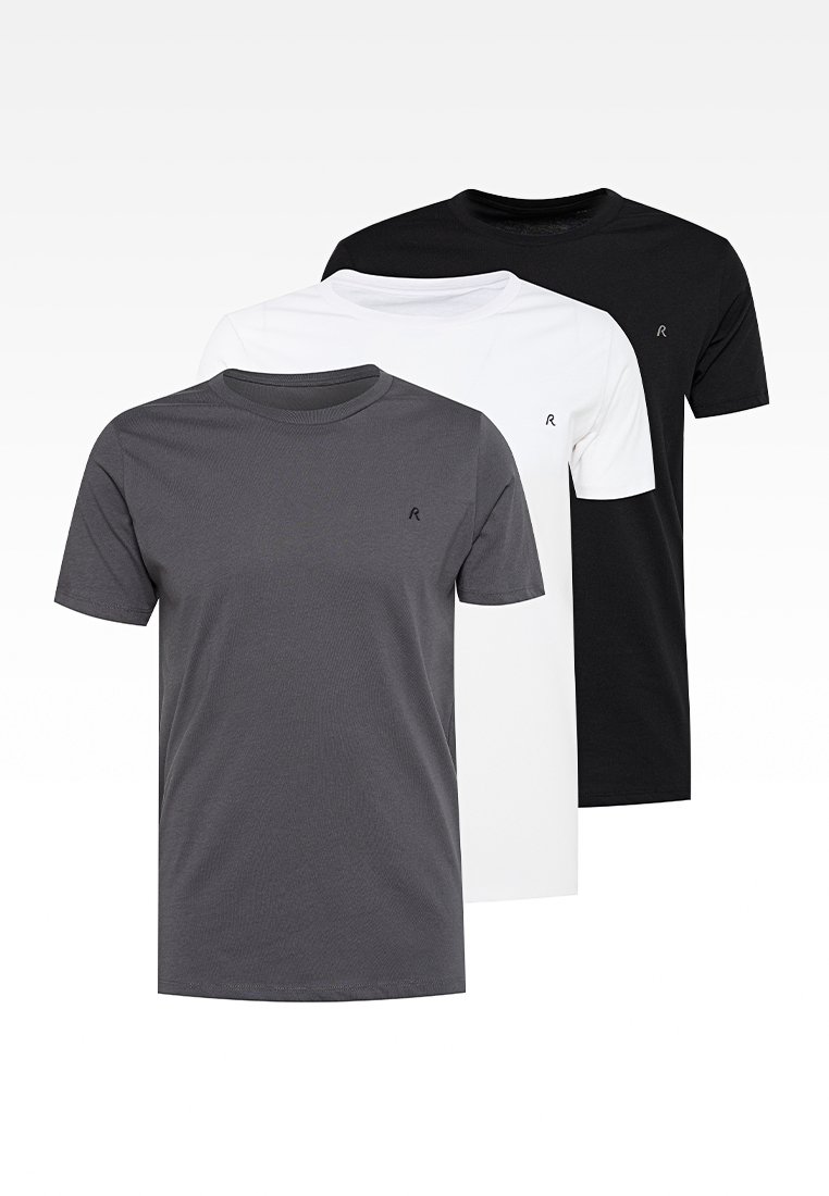 Trzy koszulki typu crew-neck w kolorach szarym, białym i czarnym. Wykonane z bawełny, z krótkimi rękawami i małym logo na piersi.