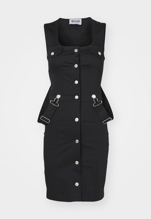 Čierne priliehavé šaty s štvorcovým výstrihom a bezrukávovým dizajnom. Zahŕňajú strieborné gombíky a jedinečné bočné akcenty. Vyrobené z textúrovanej tkaniny.