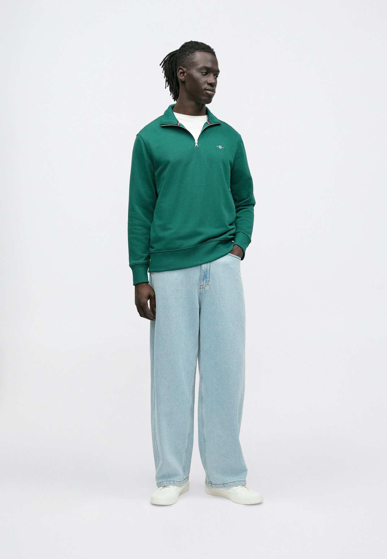 REG SHIELD HALF ZIP SWEAT