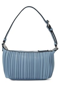 Vaaleansininen laskostettu nahkalaukku, jossa on musta säädettävä olkahihna ja hopeiset metalliosat. Laukussa on vetoketjusuljin ja sileä pinta.