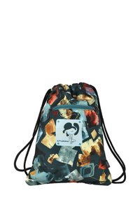 Mochila tipo saco con formas abstractas multicolores y un bolsillo frontal con cremallera que presenta un pequeño logotipo de una niña con coleta.
