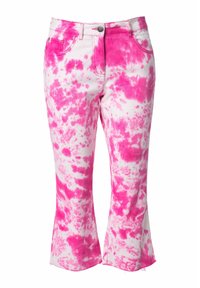 Jeans acampanados de color rosa tie-dye con una base blanca, que presentan una cintura alta, bolsillos y un dobladillo deshilachado para un look casual y vintage.