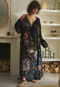 Next REGULAR FIT - Halāts - black floral