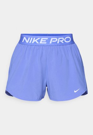 Nike Pro sporta šorti gaiši violetā krāsā ar platu baltu logotipa jostu, klasiskā piegriezumā un vieglu audumu.