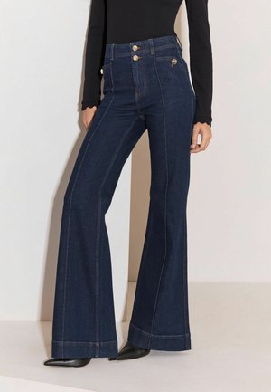 Lipsy, RINSE HIGH WAIST RELAXED FLARE JEANS - Flared Jeans - rinse wash