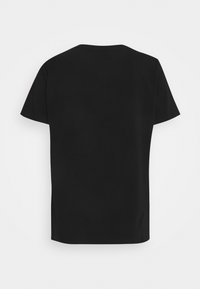 Czarny t-shirt z krótkim rękawem i okrągłym dekoltem, charakteryzujący się gładką teksturą i luźnym krojem. Brak widocznych wzorów i grafik.