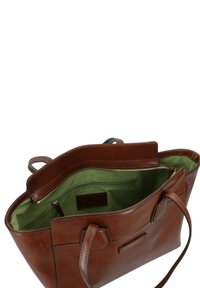 Borsa a tracolla in pelle marrone con interno verde, dotata di due manici, tasca con zip e superficie liscia. Comparti interni visibili.