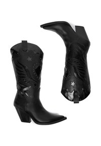 Czarne skórzane kowbojskie buty z wąskimi noskami, dekoracyjnymi wzorami w kształcie skrzydeł i gwiazd oraz blokowym obcasem. Posiadają pętlę ułatwiającą zakładanie.