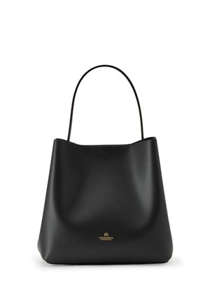 Sac à main en cuir noir avec une bandoulière fine et un petit logo doré centré près du bas à l’avant.
